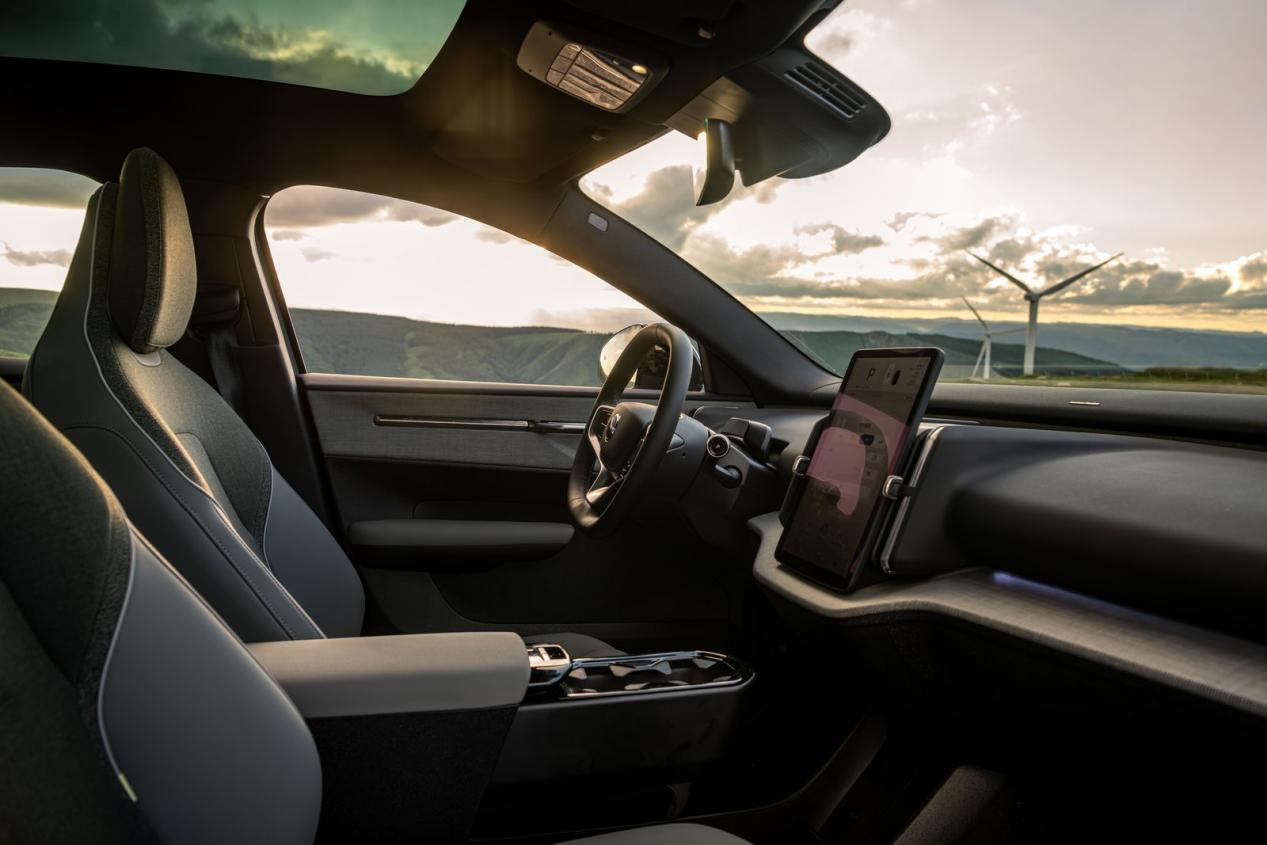 北欧高智感纯电SUV运动版，沃尔沃EX30 Cross Country正式上市