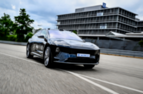 智能底盘2.0竞赛，这家外资巨头按下加速键