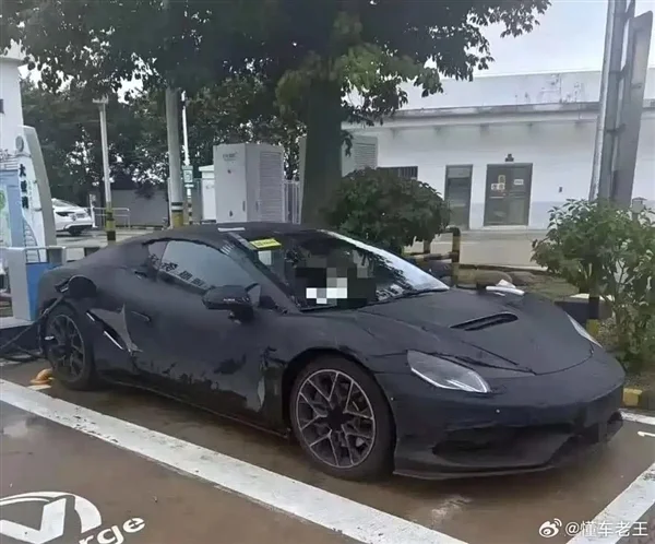 比亚迪全新超跑腾势Z曝光：敞篷、硬顶版本全都有