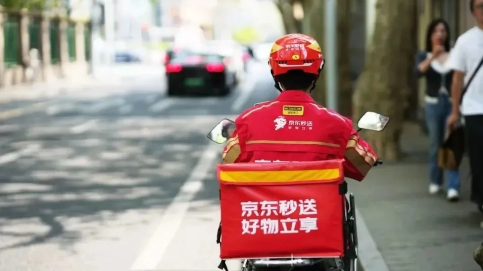 许冉替刘强东回应了一切，但京东要打自己的仗